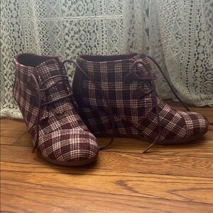 Toms Red Lace Up Boots Cozy Style